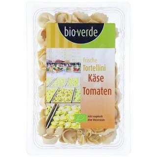 Tortellini mit Käse und Tomaten
